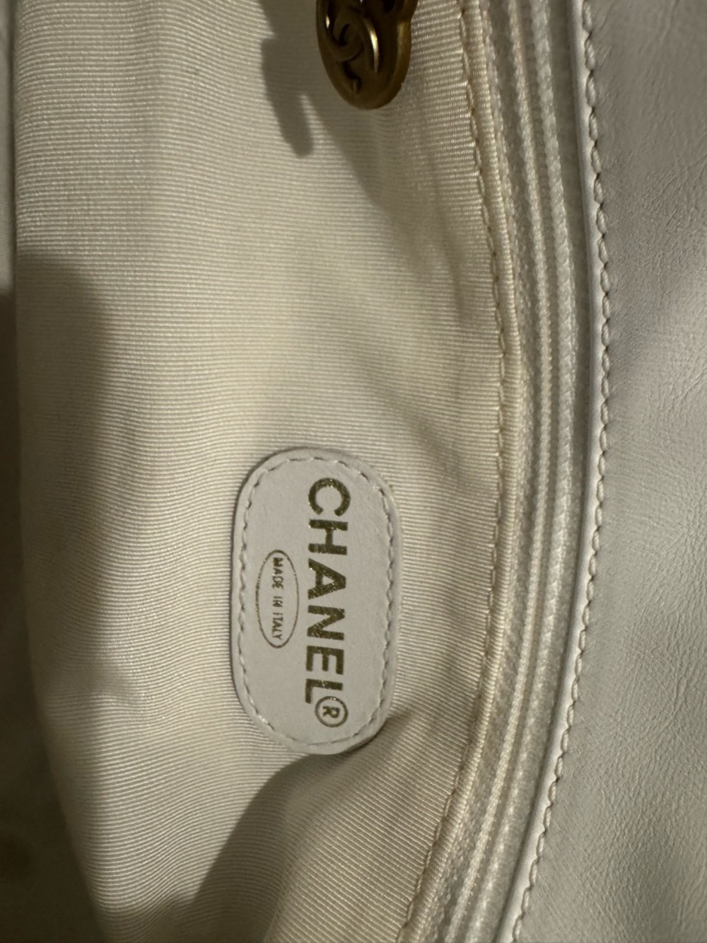 CHANEL White Quilted-Logo Leather Tote - Picture 4 of 6